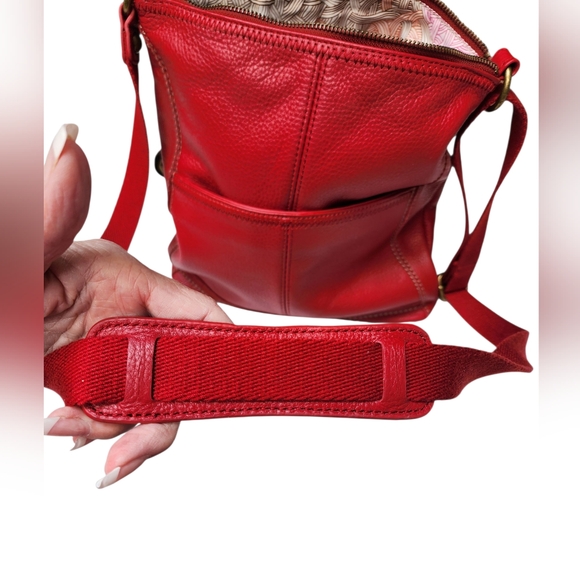 THE SAK Soft Cherry Red Pebbled Leather Lucia Crossbody Bag EUC - Picture 15 of 16